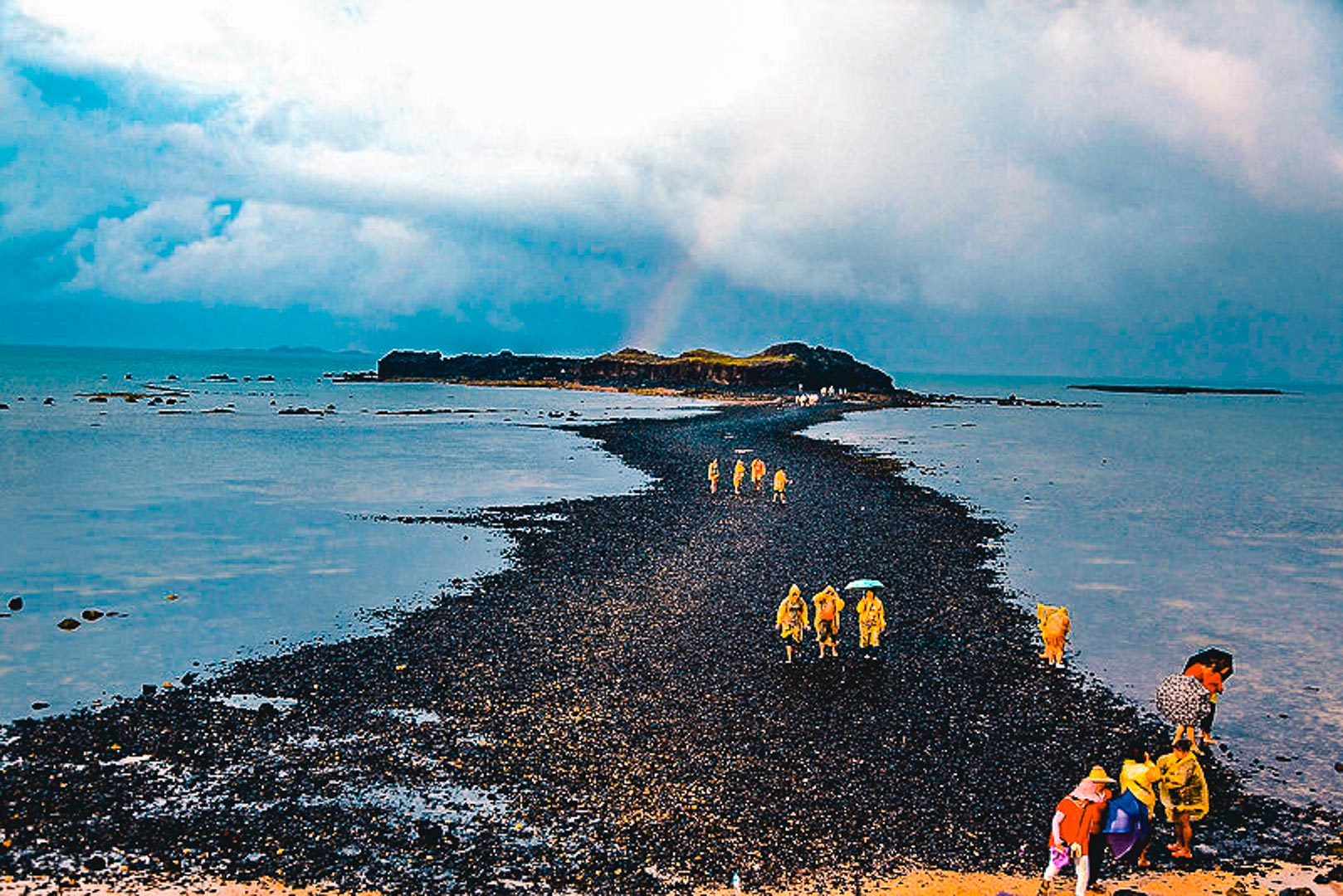 澎湖奎壁山摩西分海景色